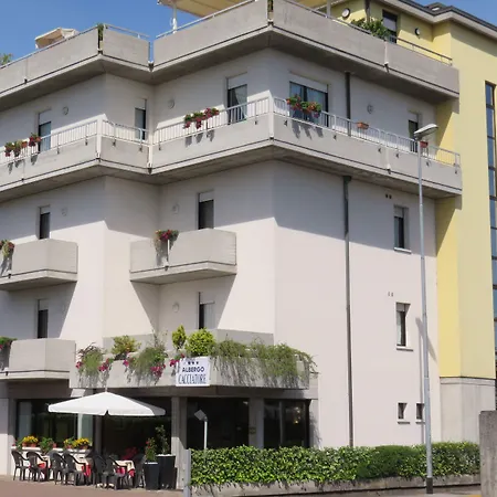 Al Cacciatore 3* ديسينسانو ديل غاردا