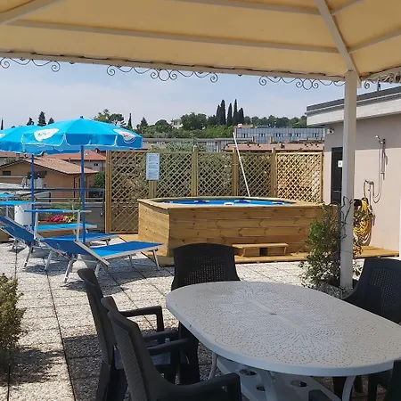 فندق Al Cacciatore ديسينسانو ديل غاردا