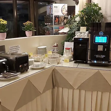 艾尔伯格阿卡奇多雷酒店 3*