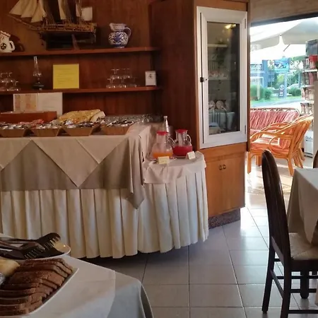 艾尔伯格阿卡奇多雷酒店 酒店 3*