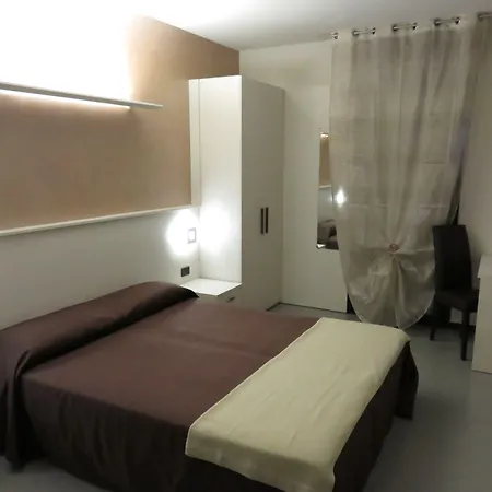 艾尔伯格阿卡奇多雷酒店 酒店 代森扎诺-德尔加达